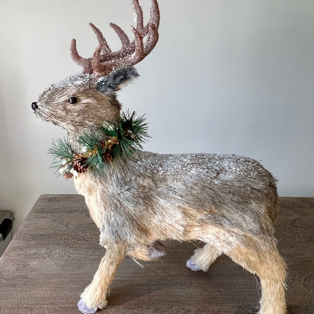 Pier 1 Standing Deer with Garland - Picture 6 of 6